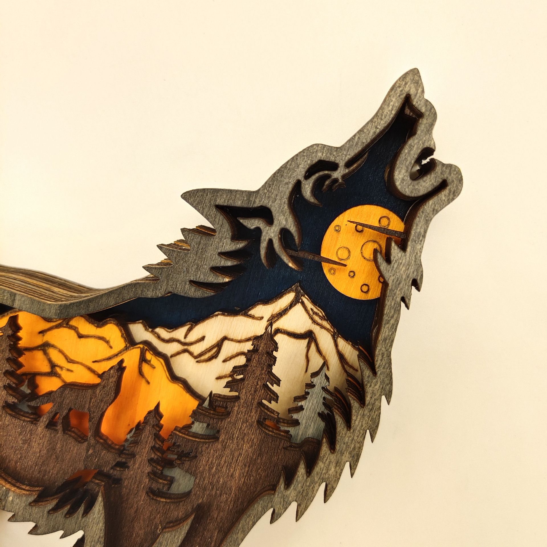 Wooden Wolf Decor with Light, Forest Animals Table Decor, Rustic Decor Wall Decorations for Bedroom Living Room Table Decorative — image 3