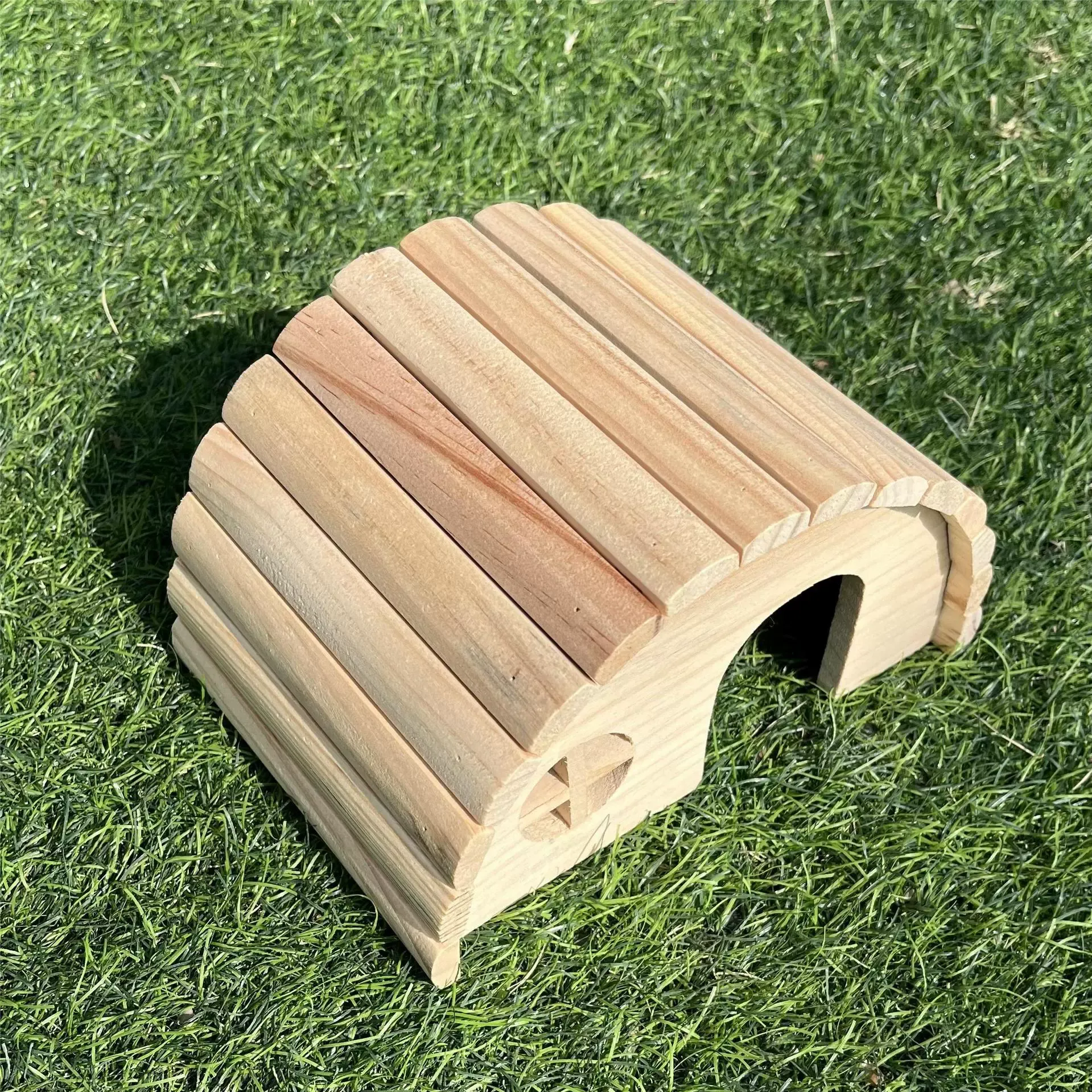 Wooden Hamster House, Arched Hideout Small Animal Hideout Hamsters Nesting Habitat for Gerbils Chinchillas Guinea Pigs Small Animals(18*12.8*10.5cm) — image 2