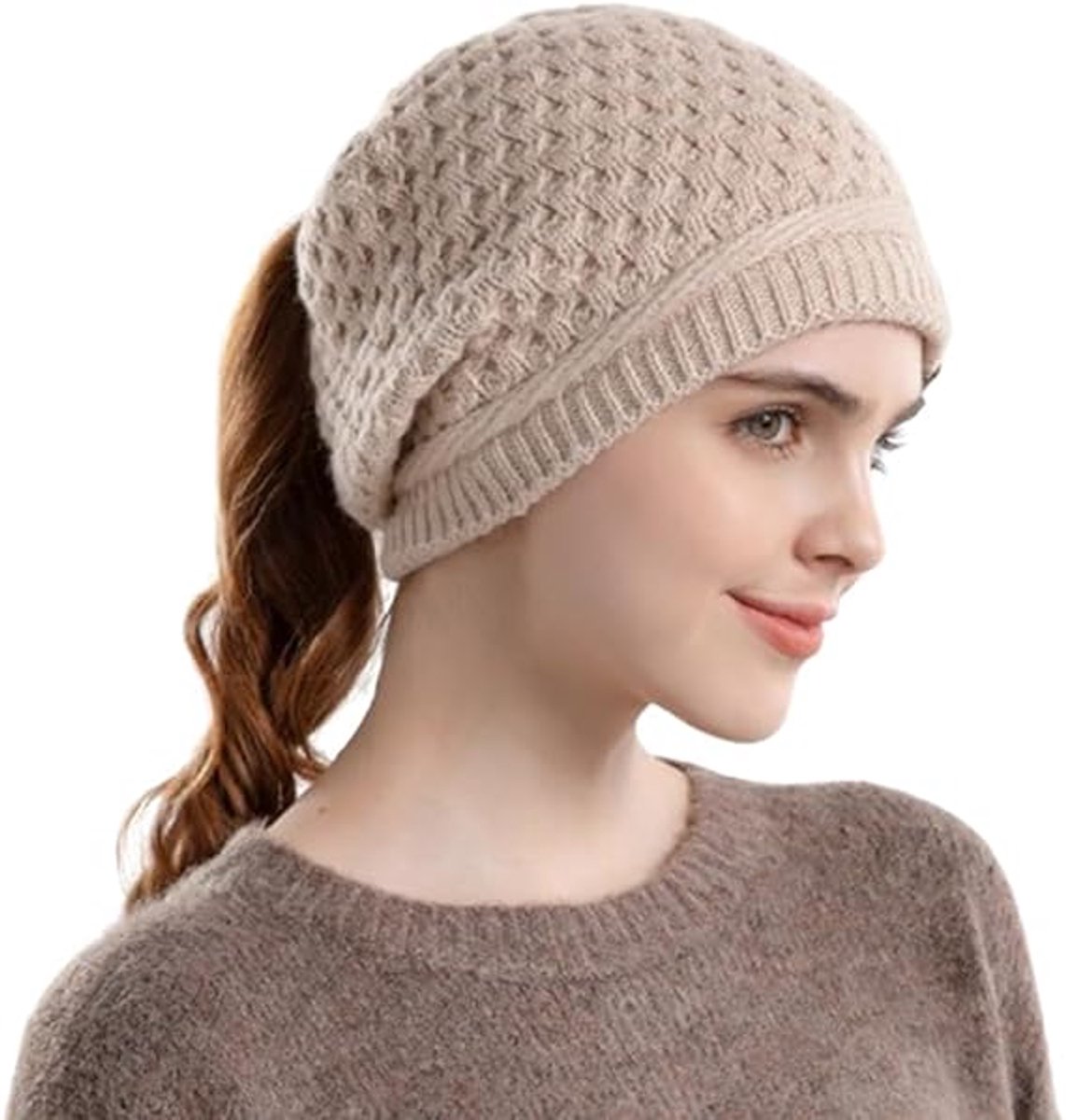 Women's winter hat - Knitted hat with ponytail opening - Oversized cable-knit winter hat - Hat with skull motif