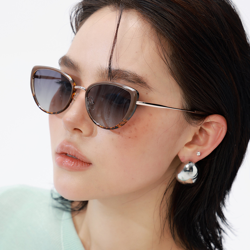 Dark Green Frame Chic Cat Eye Polarized Sunglasses for Women - Lightweight UV Protection Fashion Eyewear โ image 3