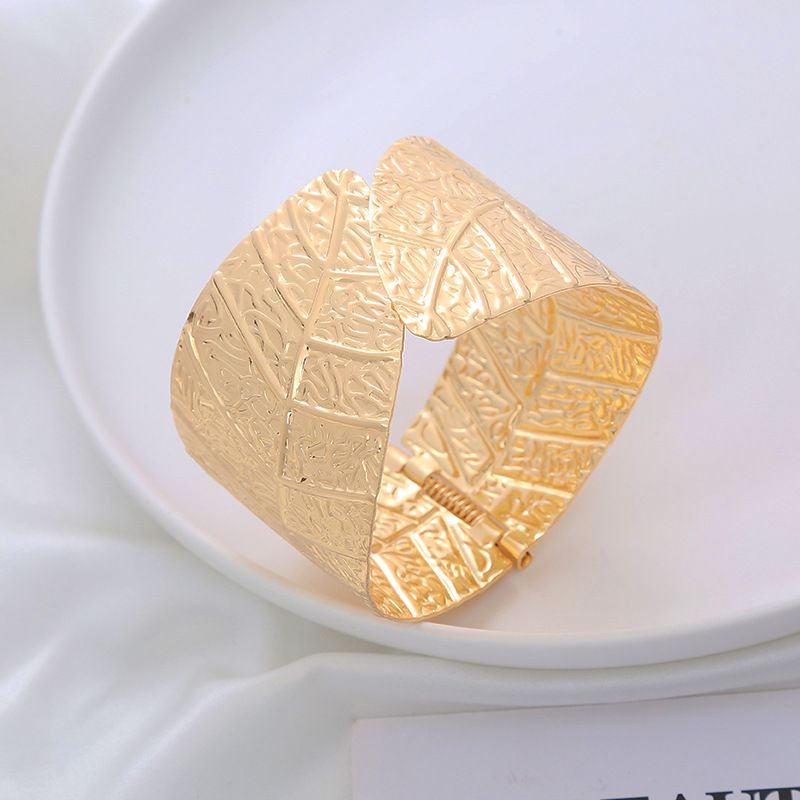2pcs,Summer Fashion New Leaf Bracelet Wide Version Spring Opening Leaf Texture Bracelet Personalized Street Photography — image 2