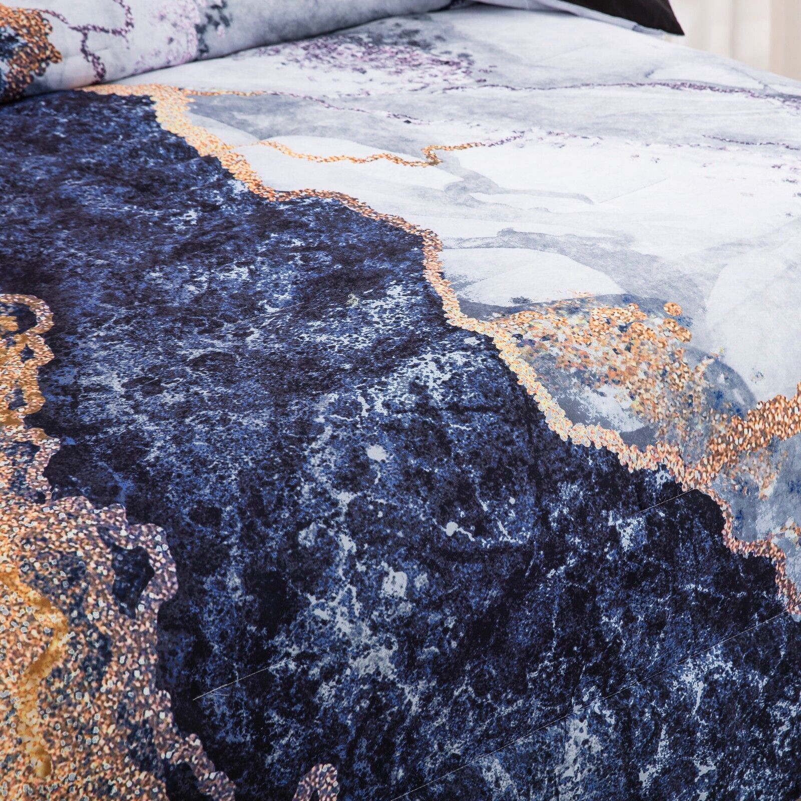 Blue Marble Comforter Set, King Size, Retro Watercolor 3-Piece Bedding Ensemble — image 4