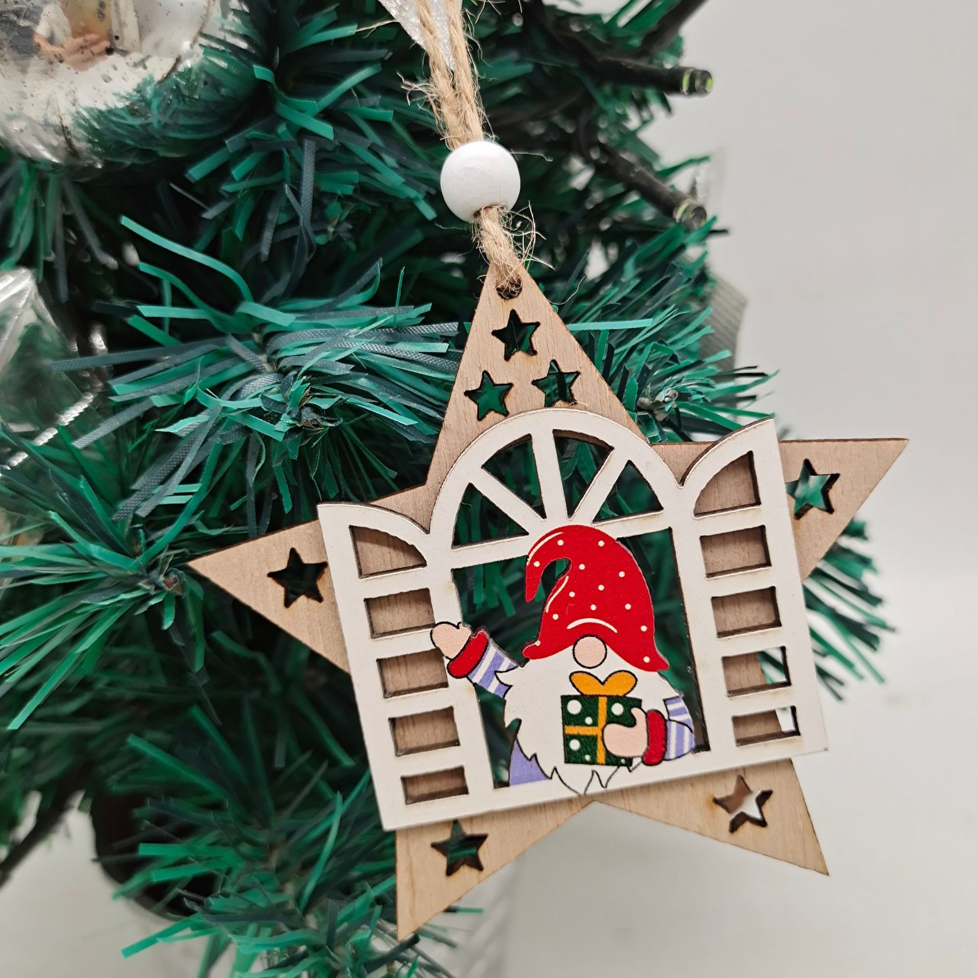 4pcs Christmas Tree Wooden Crafts Decoration Window Opening Elderly Pendant Creative Christmas Accessories — image 5