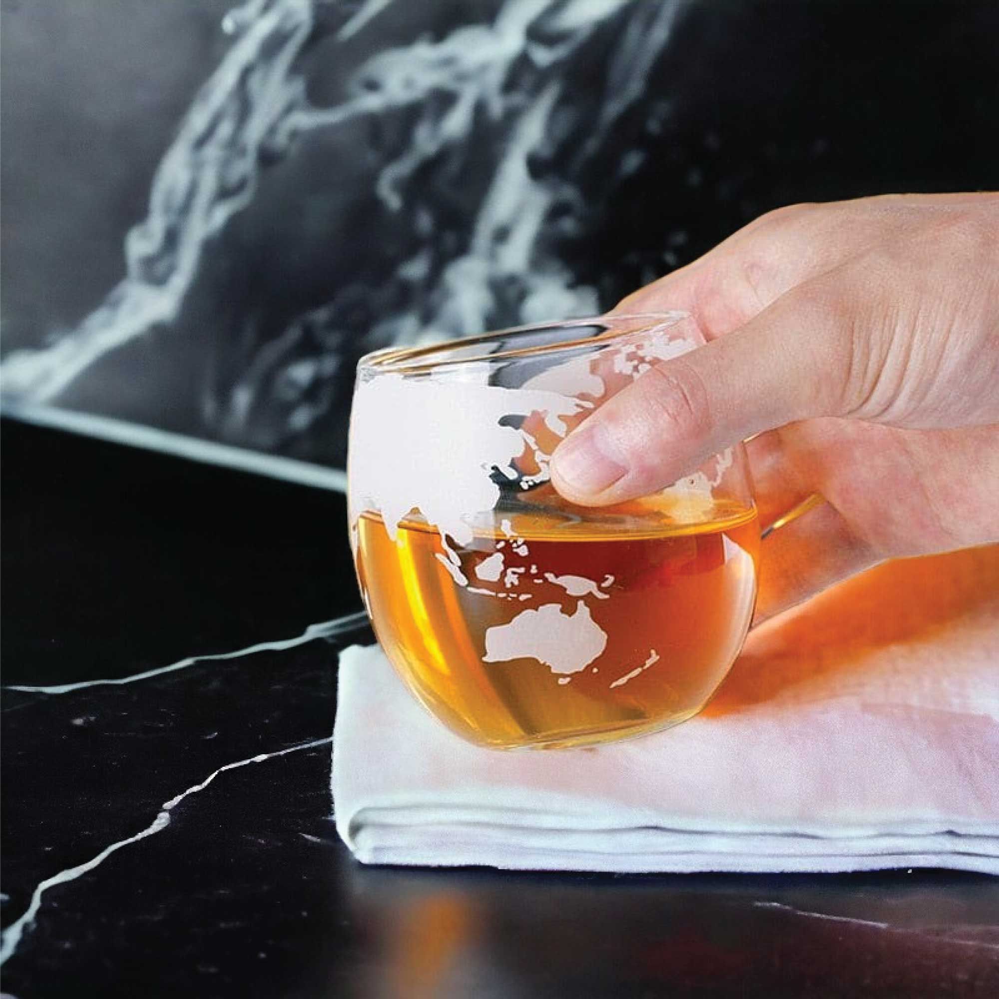 Kitchee 1L Whiskey or Wine Sailboat Glass Decanter Set - 4 Glasses + Stand — image 5