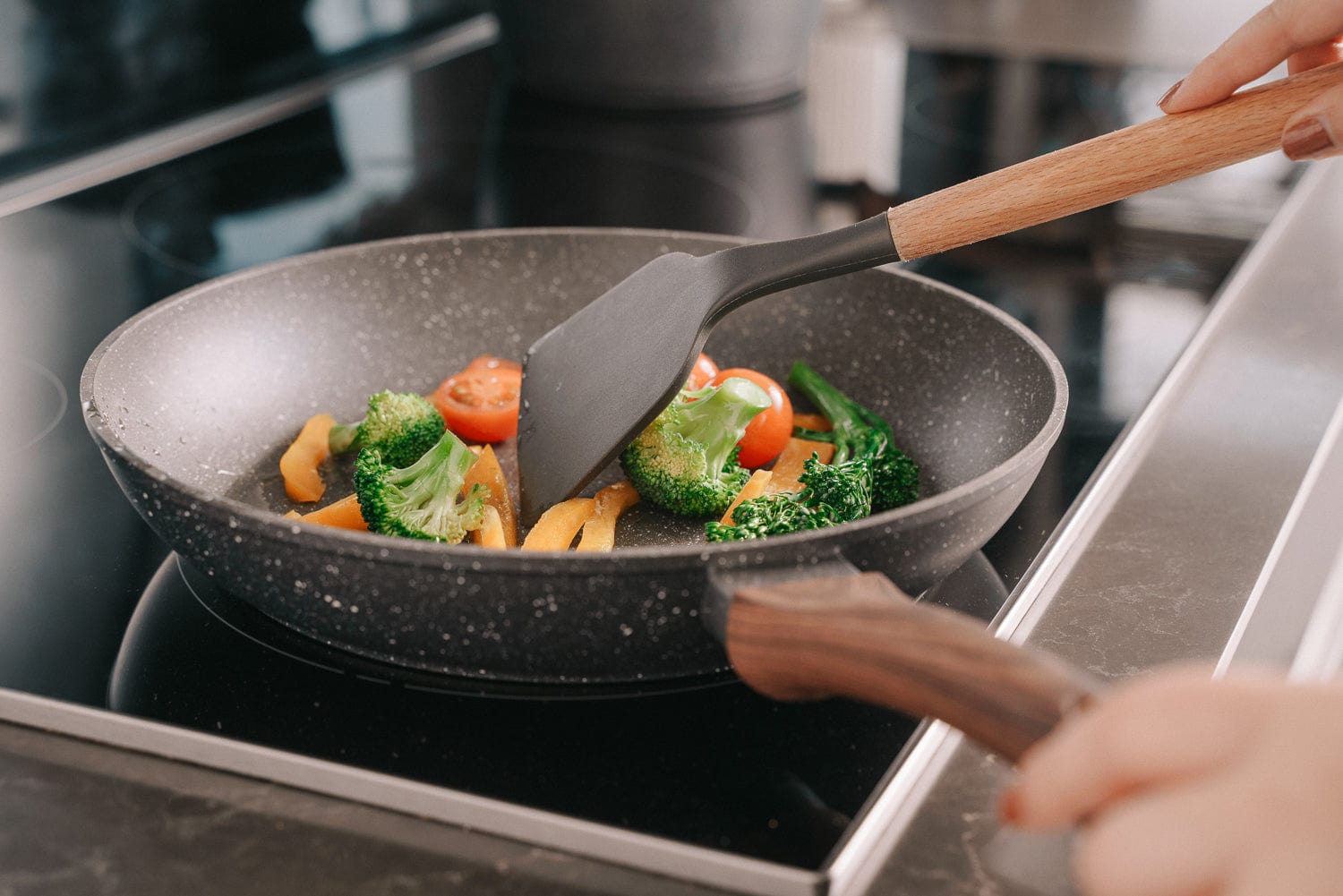 Beechwood & silicone turner charcoal — image 2