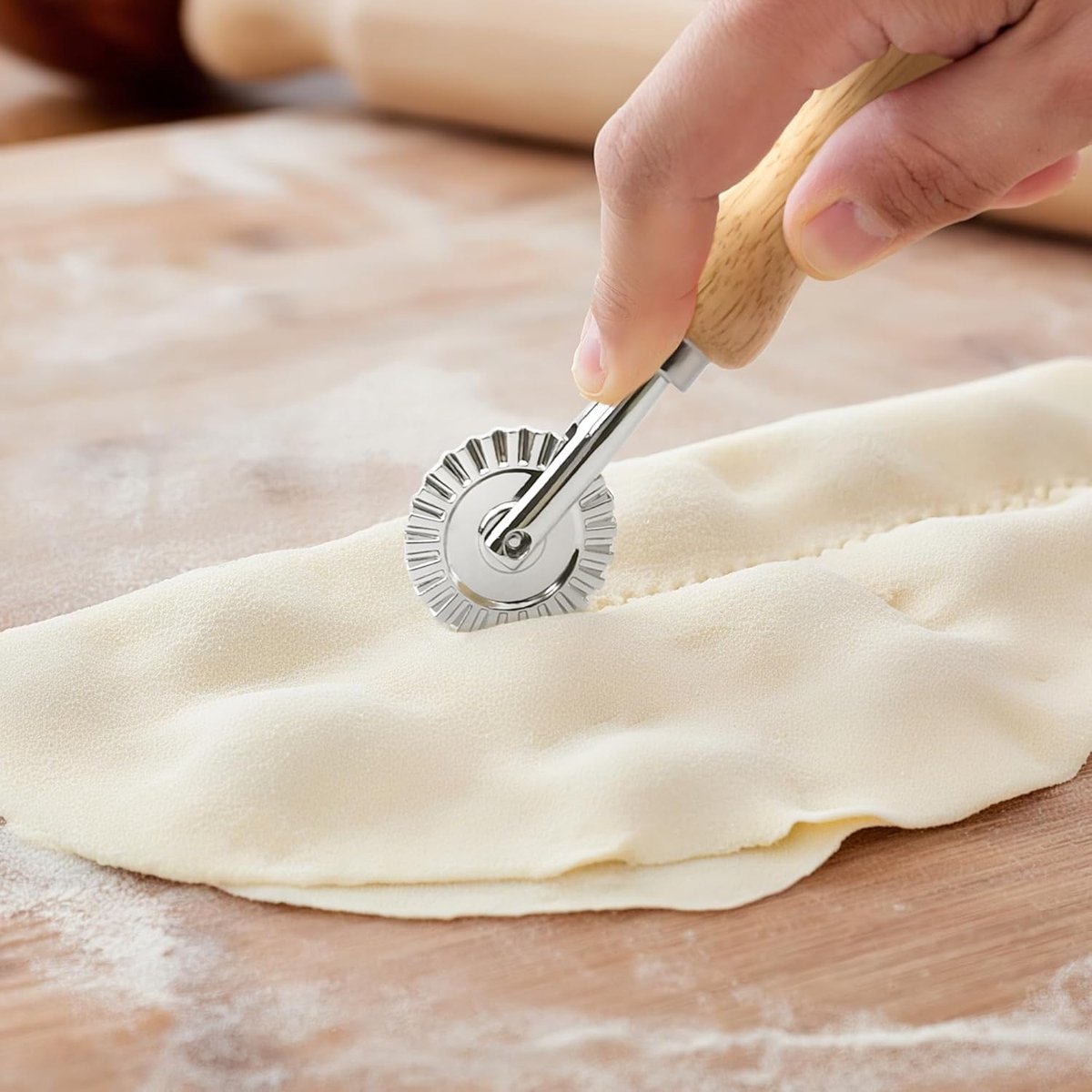 Noodle cutter - Wavy dough cutter - Sturdy and durable pasta cutting wheel - Wonton/dumpling edge shaper - Suitable for home kitchens - Diameter 3.8 cm — image 3