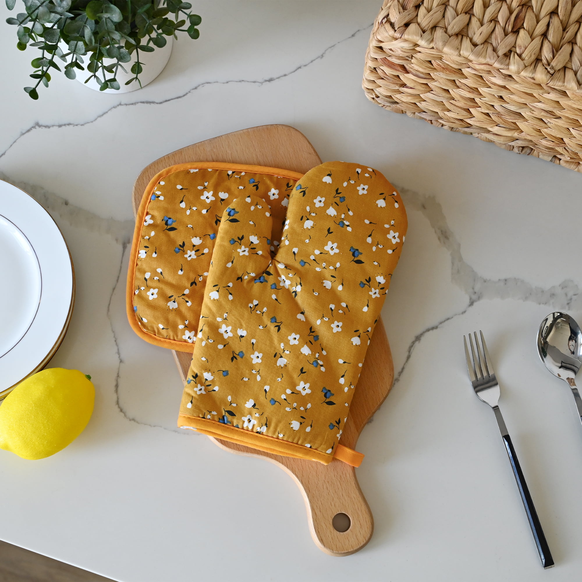 4 Pack Oven Mitts and Pot Holders Set, Heat Resistant Fabric Bake Pot Holders Gloves, Yellow Floral โ image 4