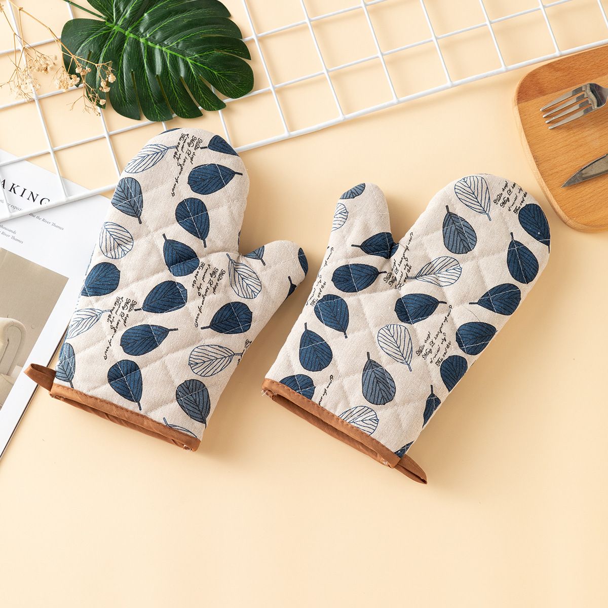 4Pcs Set Oven Mitt Set – Microwave Oven Gloves Heat Resistant, Modern Kitchen Tools for Handling Hot Pots & Pans, Festive Holiday Cooking Gifts, Home Kitchen — image 2