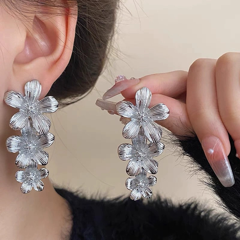 Sliver Textured Cascading Floral Statement Drop Earrings for Women โ image 2