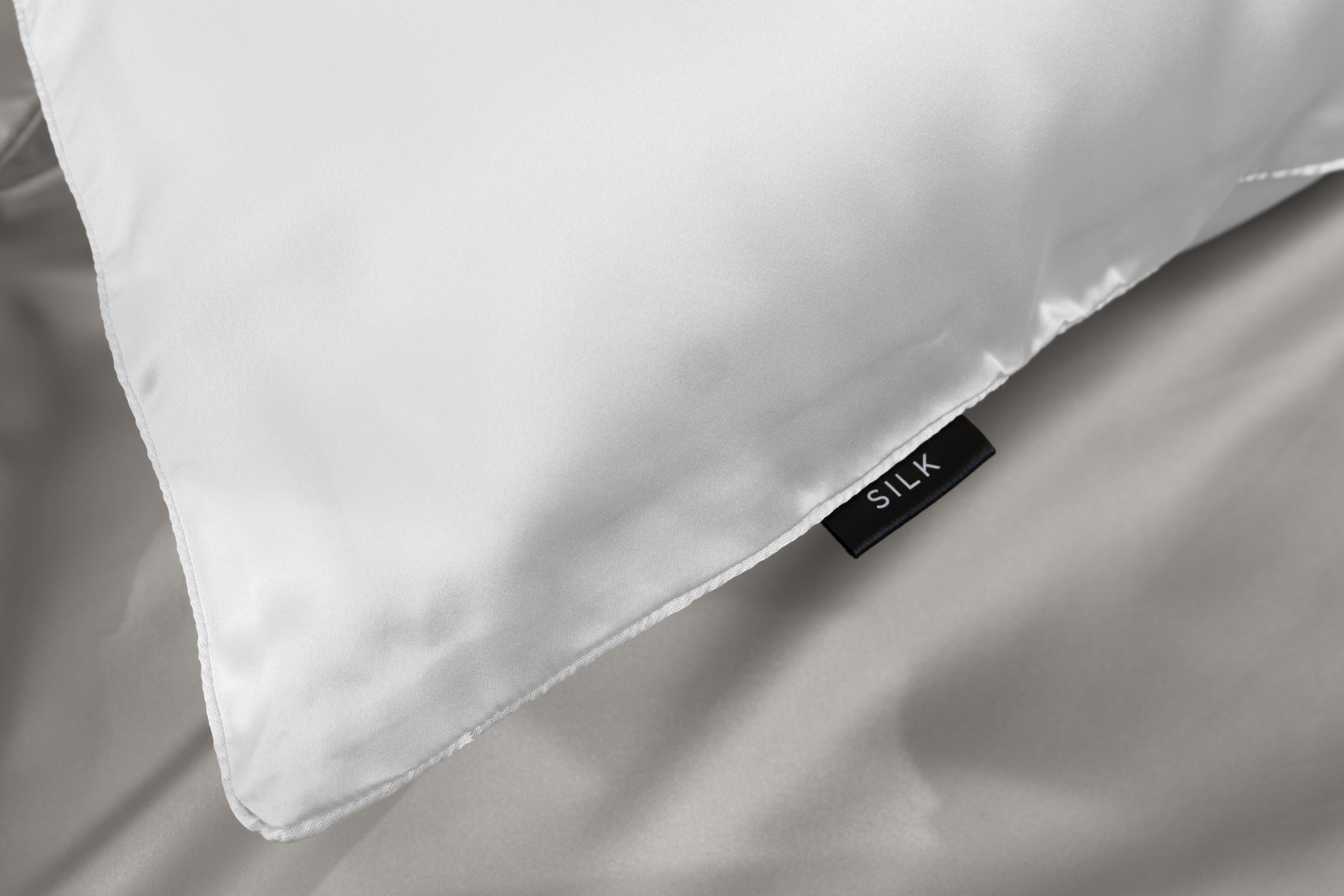 White SILK PILLOWCASE - 51 × 76CM — image 4