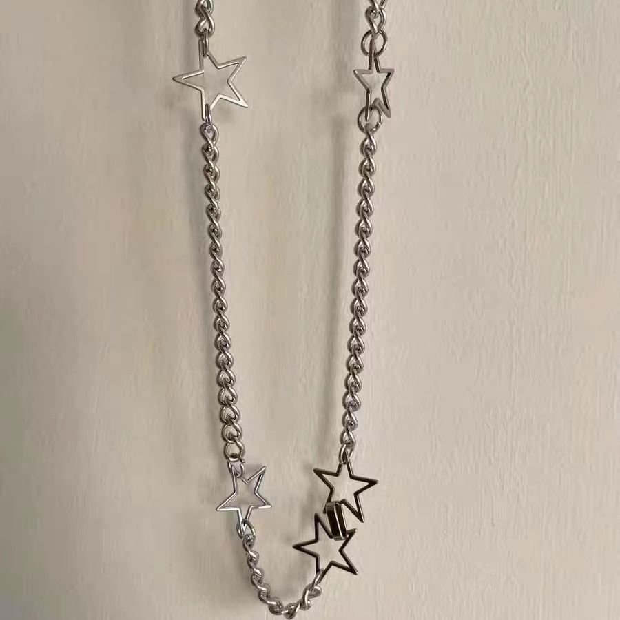 Star element y2k niche design versatile spicy girl pentagram hollow titanium steel chain spicy girl necklace — image 2
