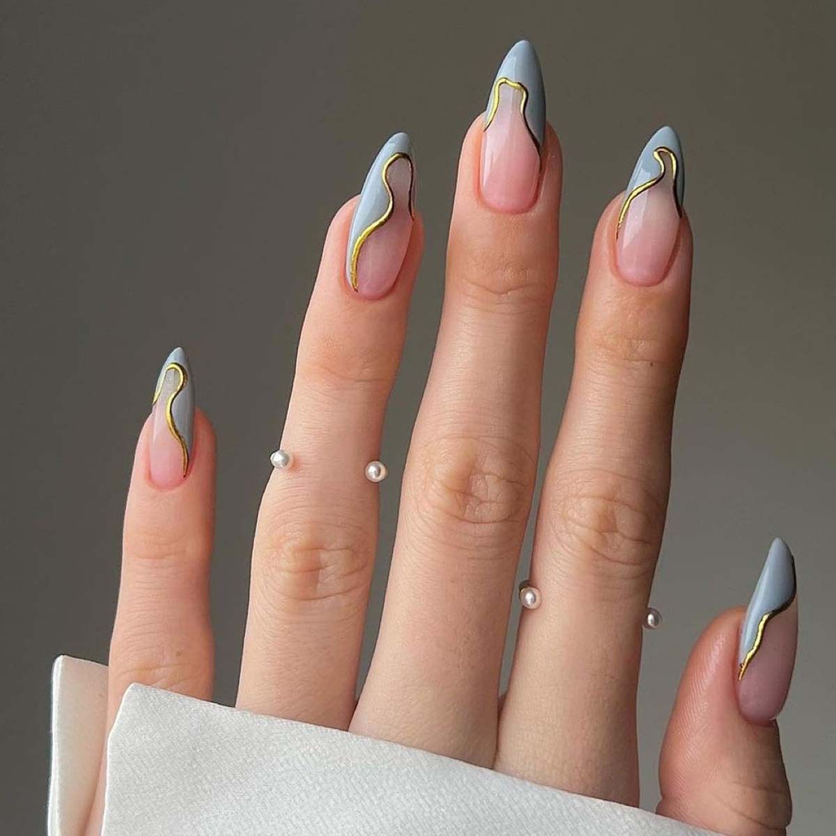 24 Pcs - MINGCHUN Summer Fake Nails Press ons French Nail Art Tips Glitter Line Design Full Cover Acrylic False Nails Glue — image 2