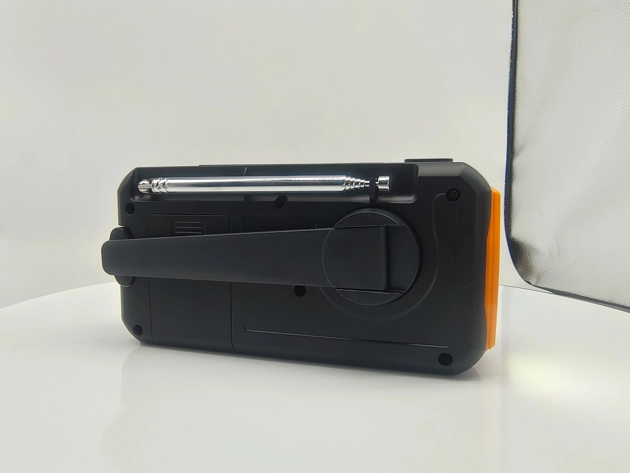 Emergency Hand Crank Solar Radio Yellow — image 3