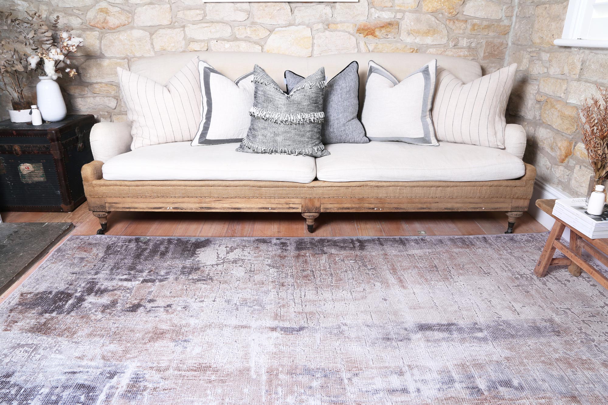 vintage-crown-leopold-ash-ivory-distressed-vintage-rug 200X290 — image 6