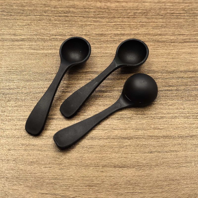 Yumi Plastic Measuring Spoon 1g2g3g5g10g15g 0.5g curved short handle 6 × 1.8 × 0.9cm black