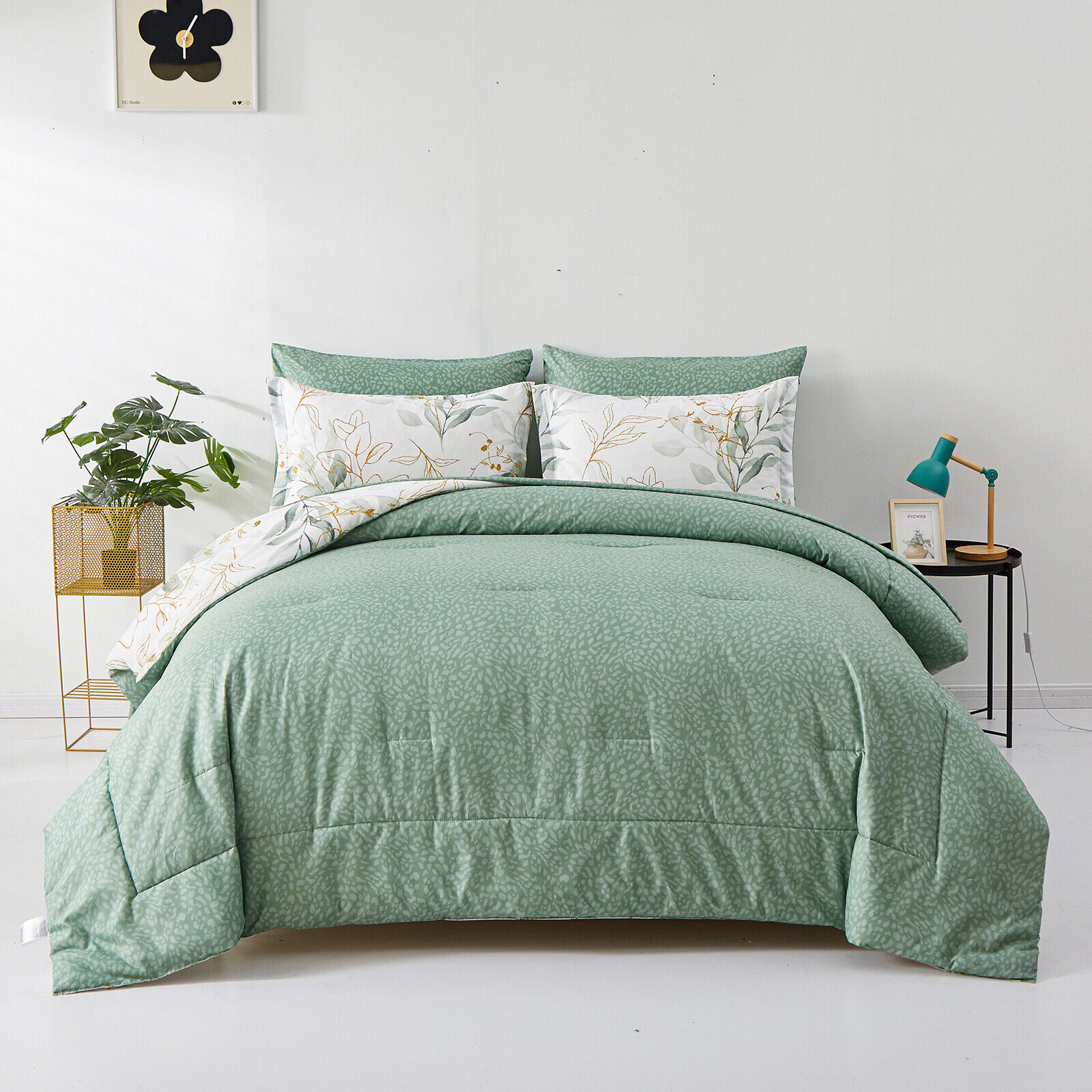 Soft Leaves Comforter Set, King Size, Plush Quilted Bedding with Pillowcases — image 3