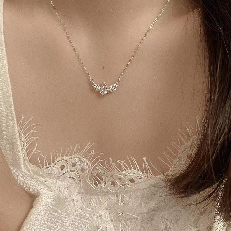 Valentine's Day necklace, retro Gothic heart-shaped crown, angel wing pendant necklace, women's fashionable and exquisite love — image 3