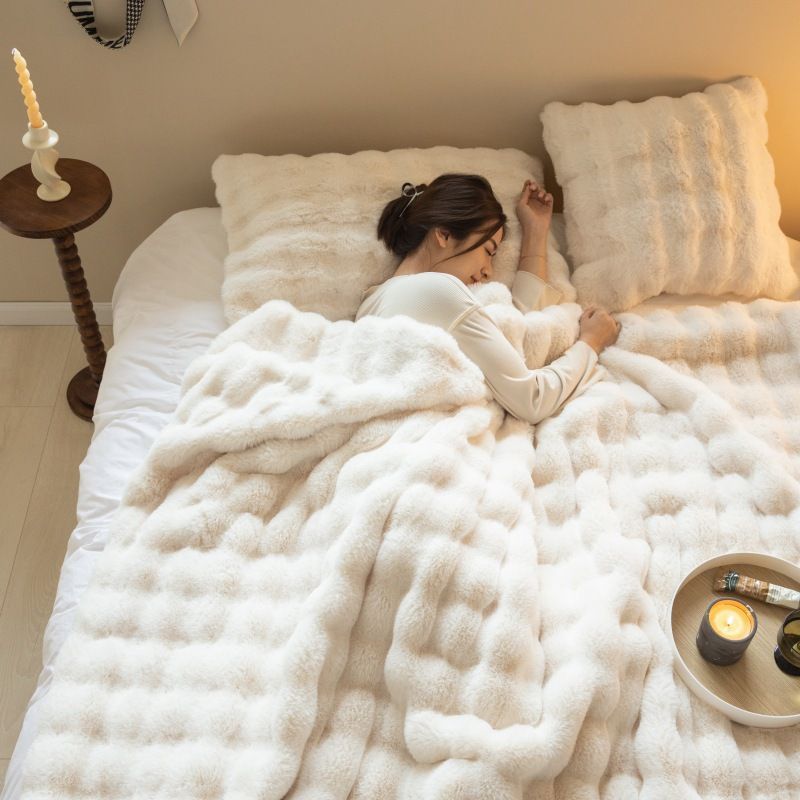 Velvet Blanket Polyester 180x200cm Creamy White Creamy-white Pillowcase (excluding pillow core) 45cm * 45cm