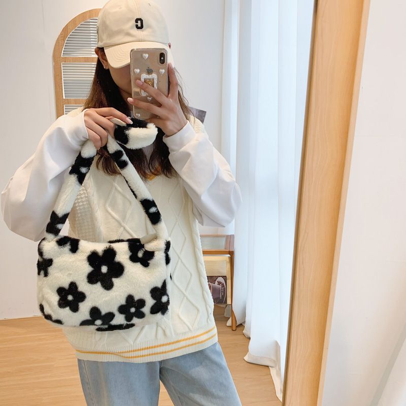 Plush Underarm Bag, Ladies Fluffy Shoulder Bag, Women Furry Purse Fluffy Tote Bag for Autumn and Winter — image 4