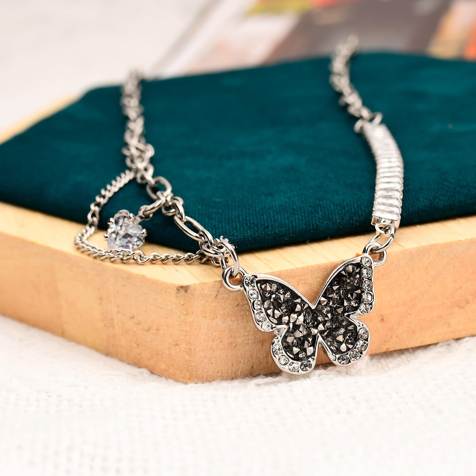 Autumn and winter butterfly pendant Sweet cool Spice Girl hoodie chain tide titanium steel necklace Women light luxury niche — image 3