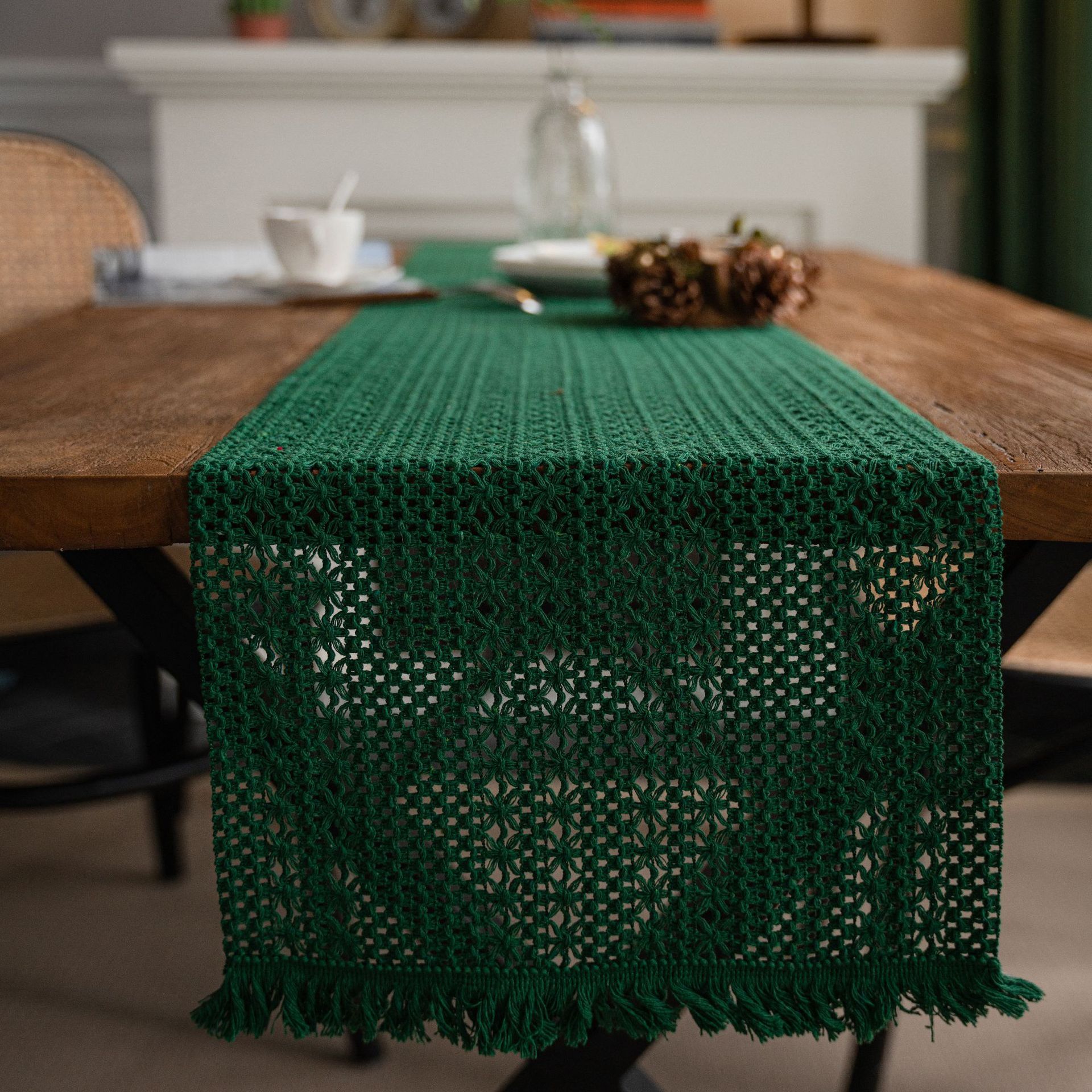 Green Woven Table Runner - 30 x 160 cm Natural Jute and Cotton Rope Table Decor with Tassel Ends for Dining Tables, Kitchens and Seasonal Styling — image 4