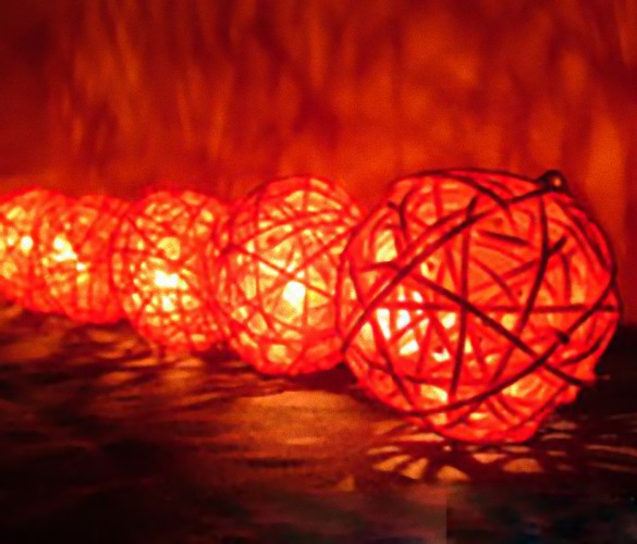 1 Set of Red 5cm Rattan Cane 50 Ball Battery Powered LONG 5m String Lights Christmas Gift Home Wedding Party Bedroom Decoration Table Centrepiece โ image 5