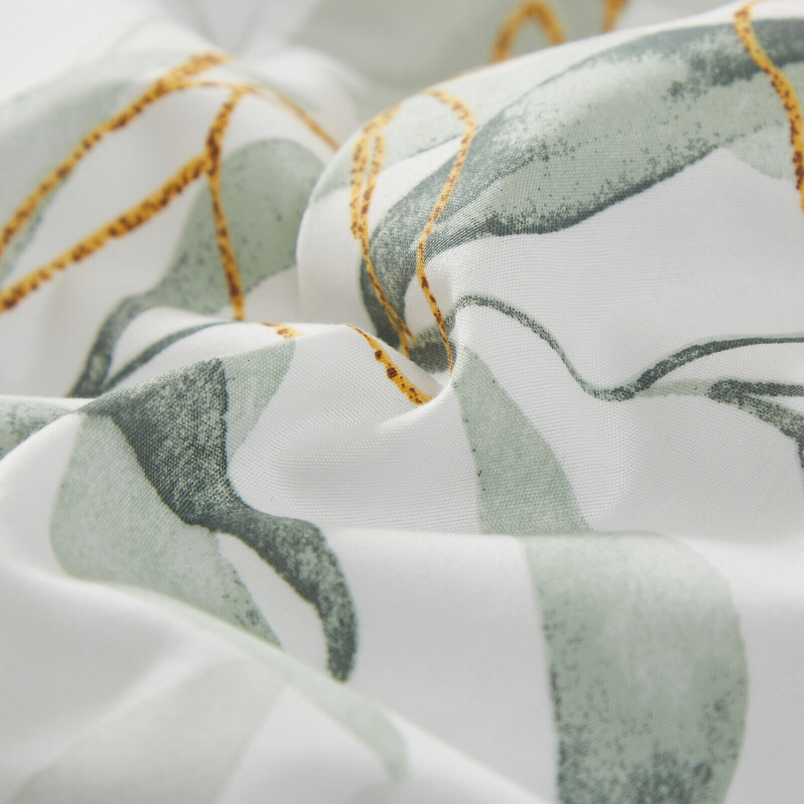 Soft Leaves Comforter Set, King Size, Plush Quilted Bedding with Pillowcases — image 5