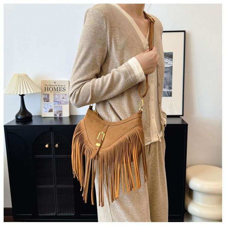 Khaki Vintage Boho Fringe Crossbody Bag - Retro Locking design PU Leather Shoulder Purse with Adjustable Strap — image 5