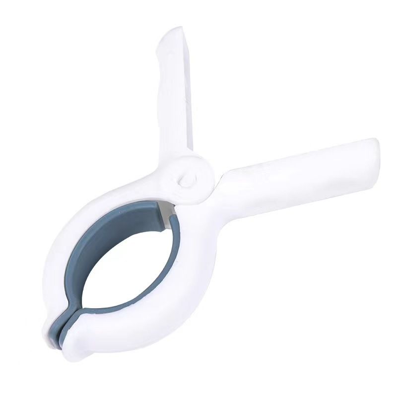 Beach Towel Clothes Pins 2 Pcs Heavy Duty Clothes Clips Windproof Clamps Clothes Pegs, No Trace Design for Clothes — image 2