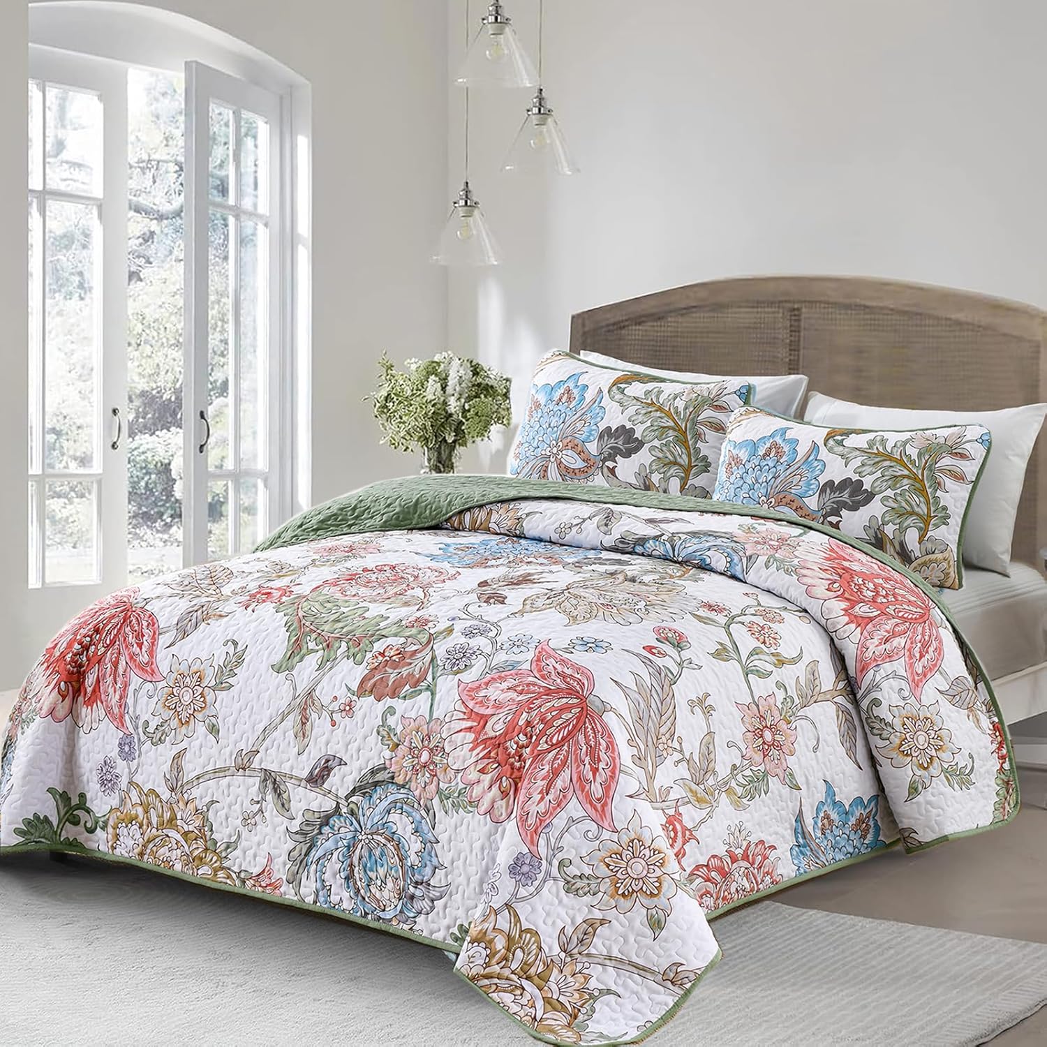 Warm and Inviting Quilted Bedspread and Pillowcases Set: Designed for Relaxation - Queen size — image 2