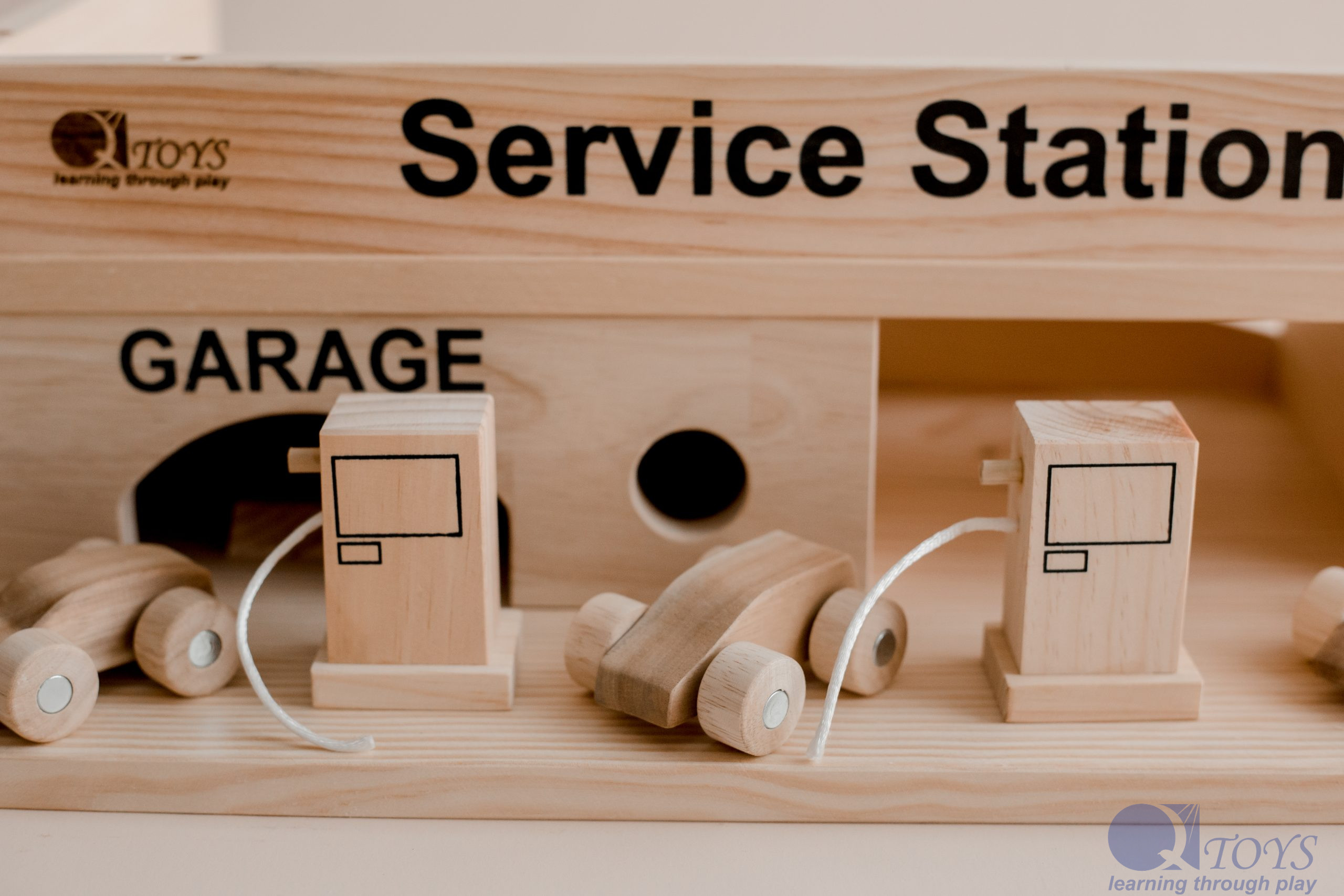 Solid Wooden Service Station — image 4