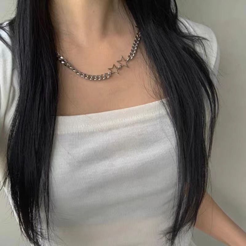 Star element y2k niche design versatile spicy girl pentagram hollow titanium steel chain spicy girl necklace — image 3