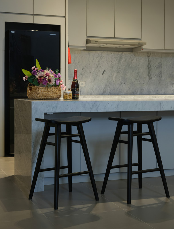 Aria Oval Solid Timber Counter Stool (Black) โ image 4