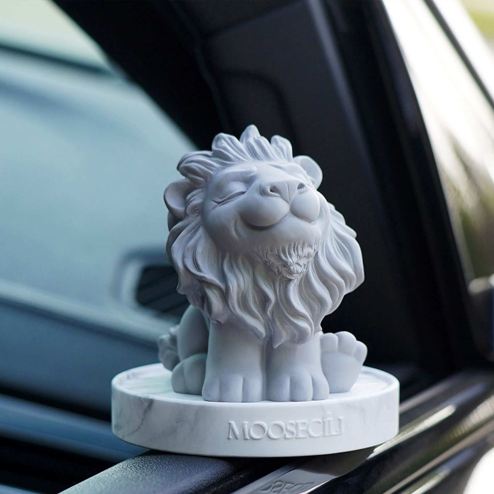 Smiling Lion Gypsum Statue - Handcrafted Plaster Aromatherapy Diffuser & Artistic Home Decor for Shelf, Desk, and Bedroom - Minimalist White Animal Sculpture — image 3