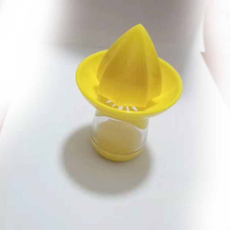 Citrus Squeeze Juicer & Mist Sprayer Lemon and Lime Juicer and Reamer, Yellow Kitchen Gadgets Squeeze and Pour Juicer Reamer — image 4