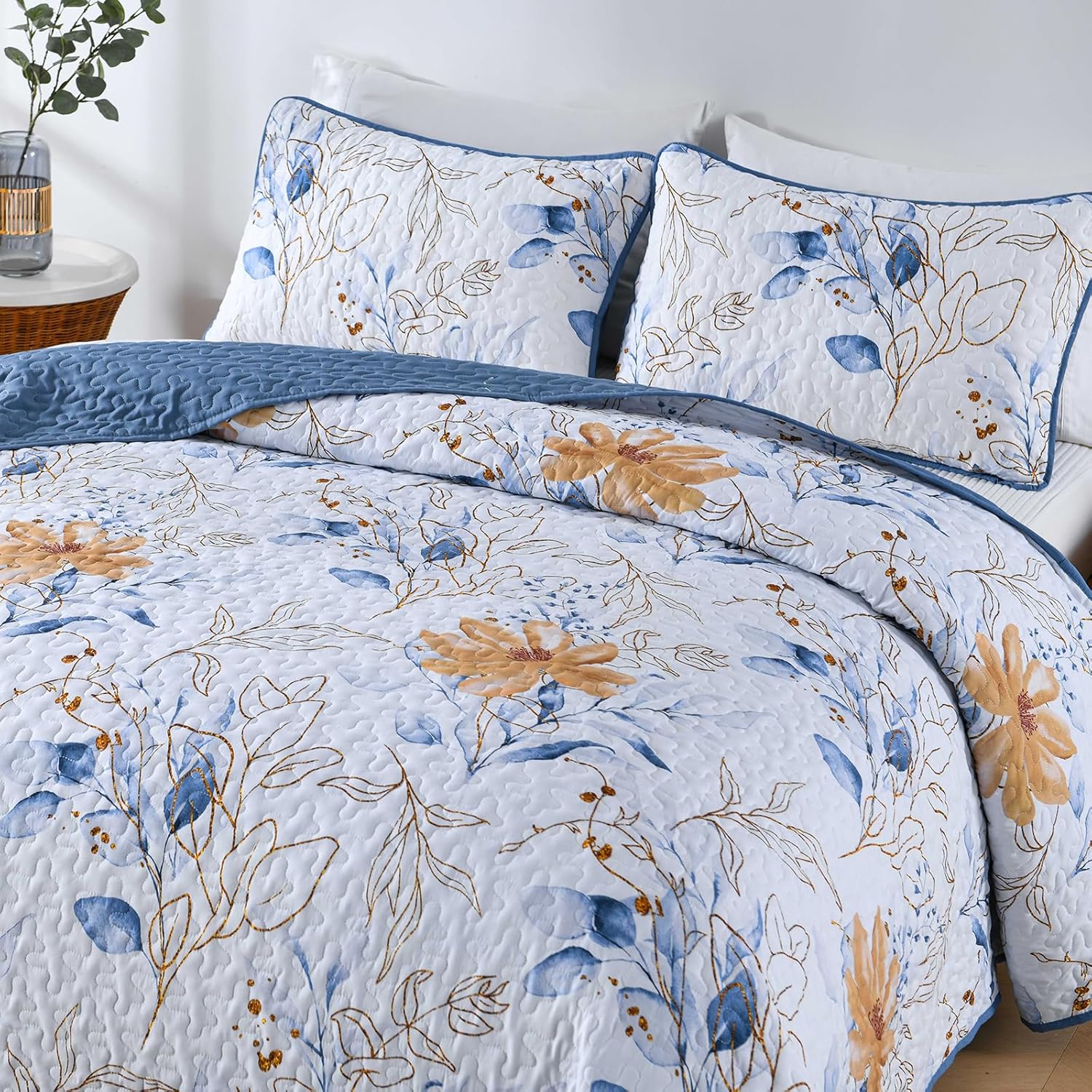 Quietude Quilted coverlet and pillowcovers set: Perfect for Relaxation - Queen size — image 2