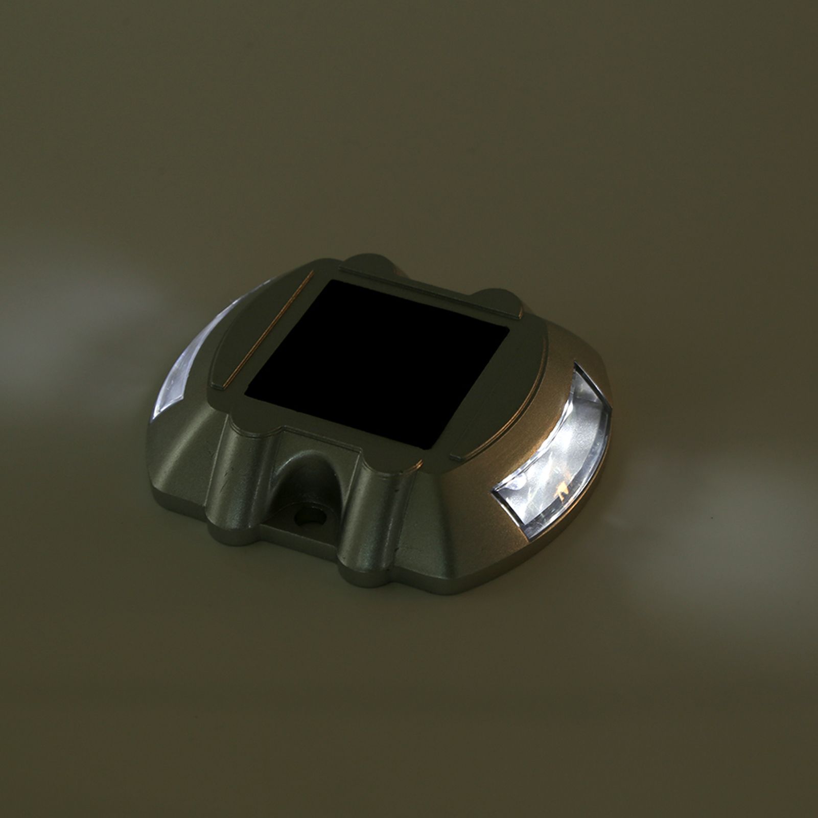 Casting Aluminum Solar Power 6 LED Outdoor Waterproof Driveway Pathway Light Road Lamp (White) — image 4