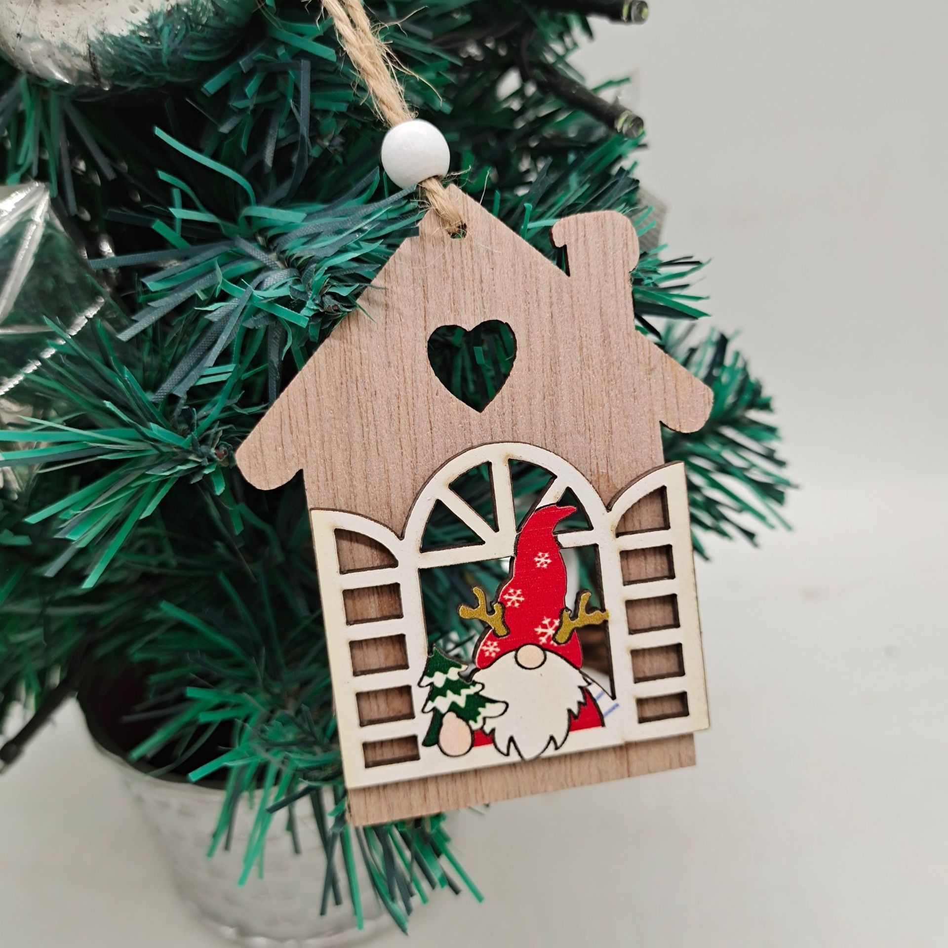 4pcs Christmas Tree Wooden Crafts Decoration Window Opening Elderly Pendant Creative Christmas Accessories — image 2