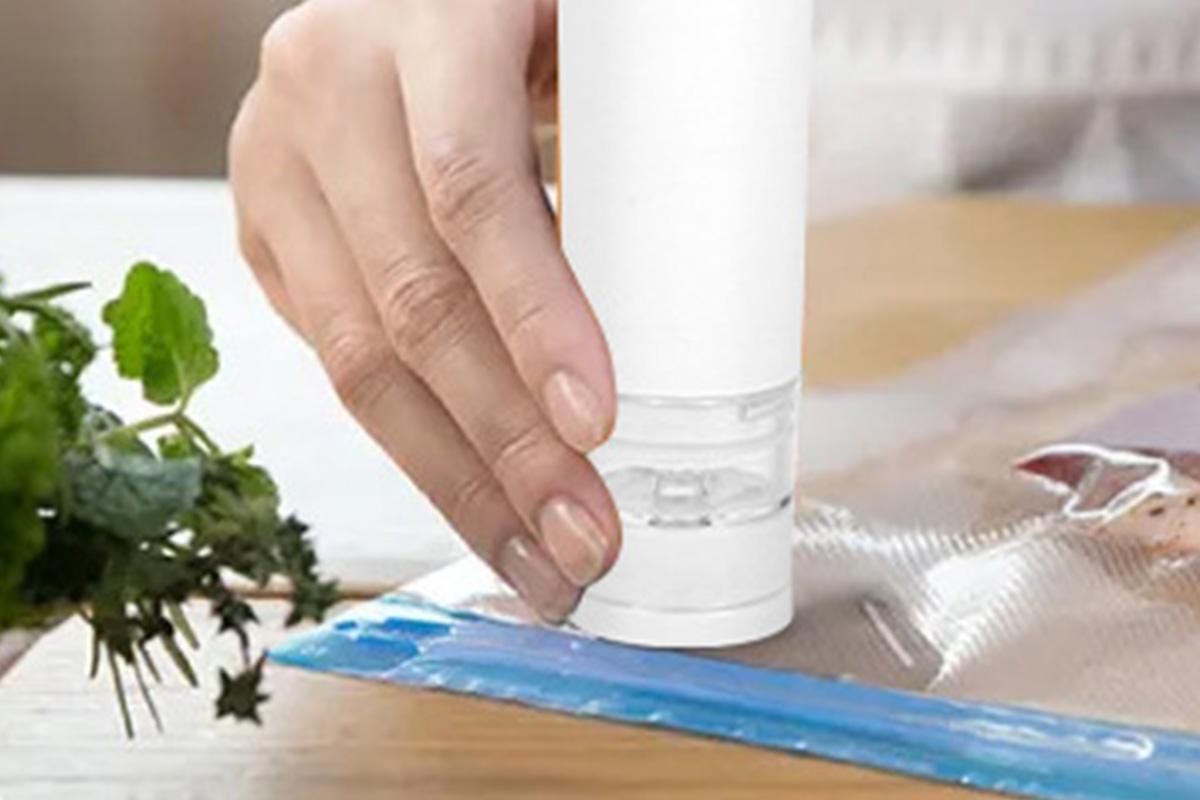 Compact Vacuum Sealer for Food Storage with 15 Reusable Vacuum Bags โ image 4