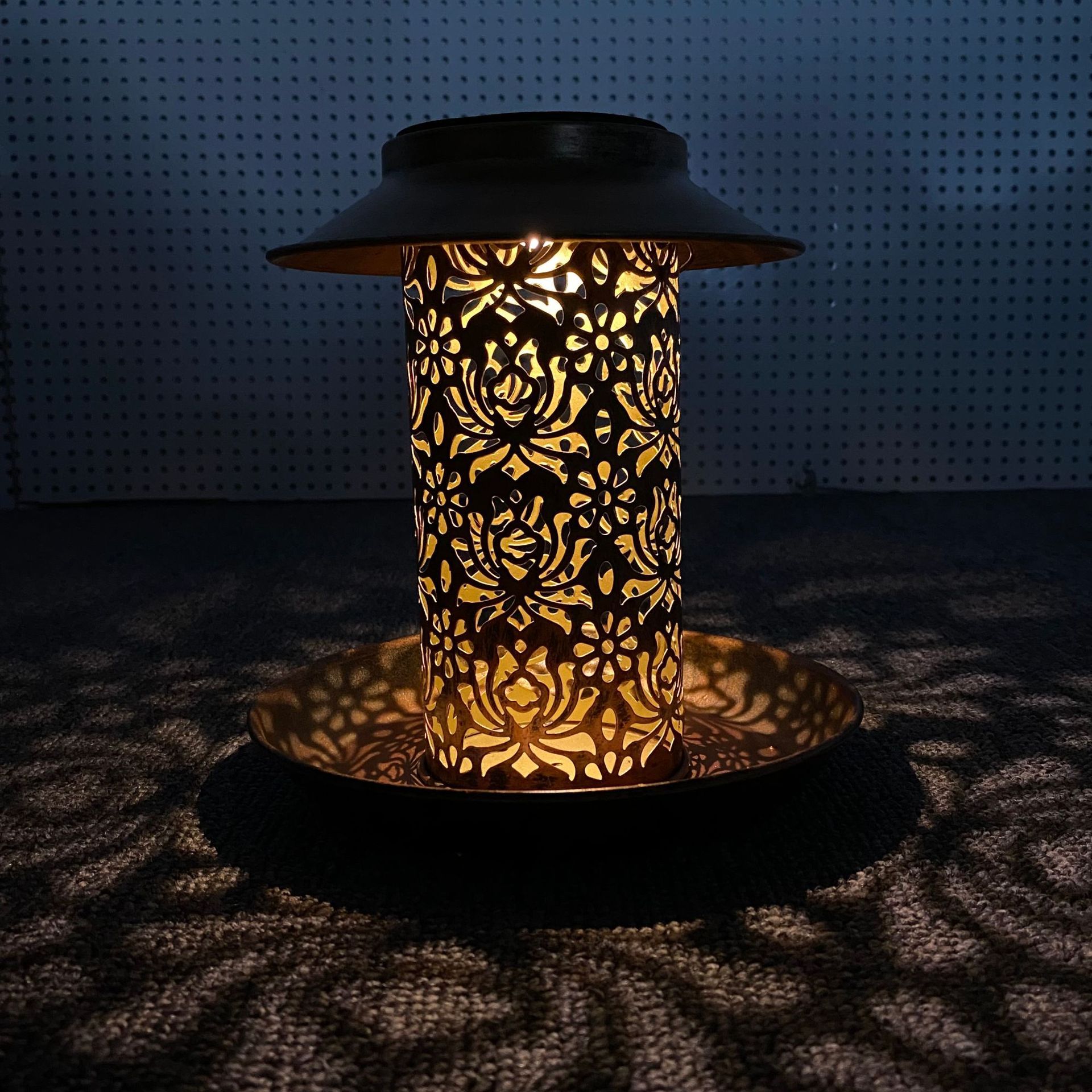 LED Solar Bird Feeder Lamp Outdoor Courtyard Garden Landscape Light, Antique Wrought Iron Hollow Lamp Bird Feeder Container — image 2