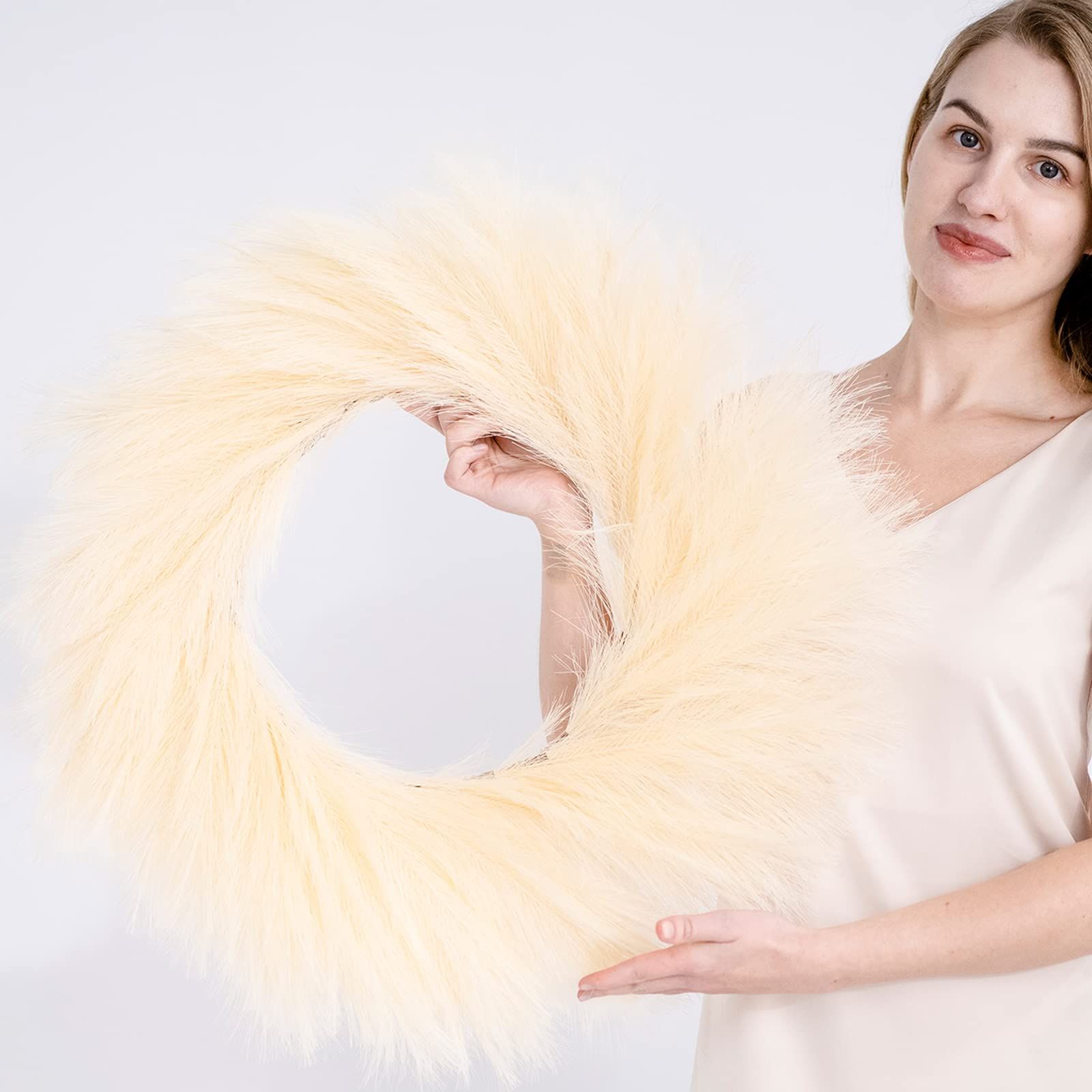 Artificial Pampas Grass Wreath, Faux Pampas Grass Decor for Home Boho Fall Decoration Modern Christmas Decor (Beige, 1) — image 3