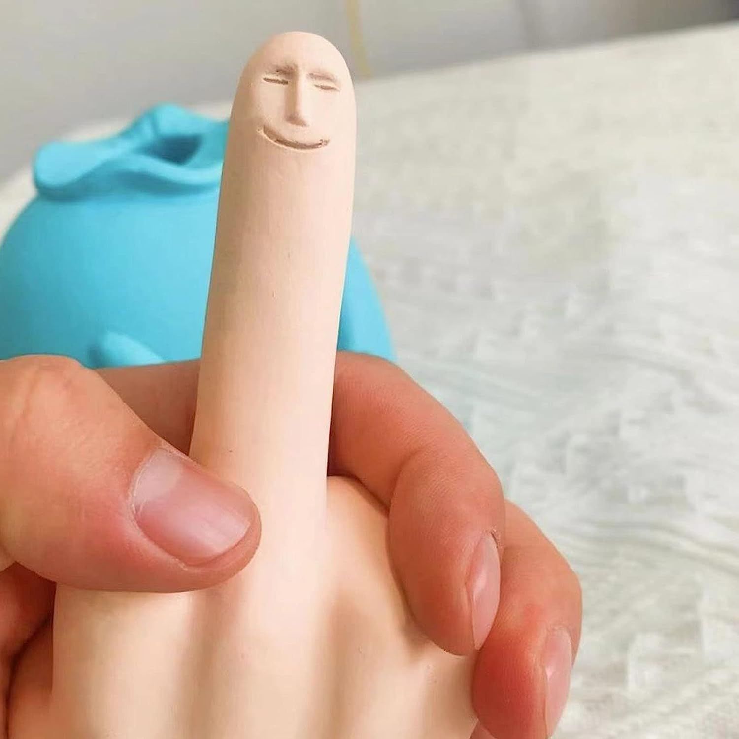 Funny Smiling Middle Finger Statue Ornaments, Quirky Middle Finger Hand Statue for Table Shelf Office Desktop Decoration — image 4