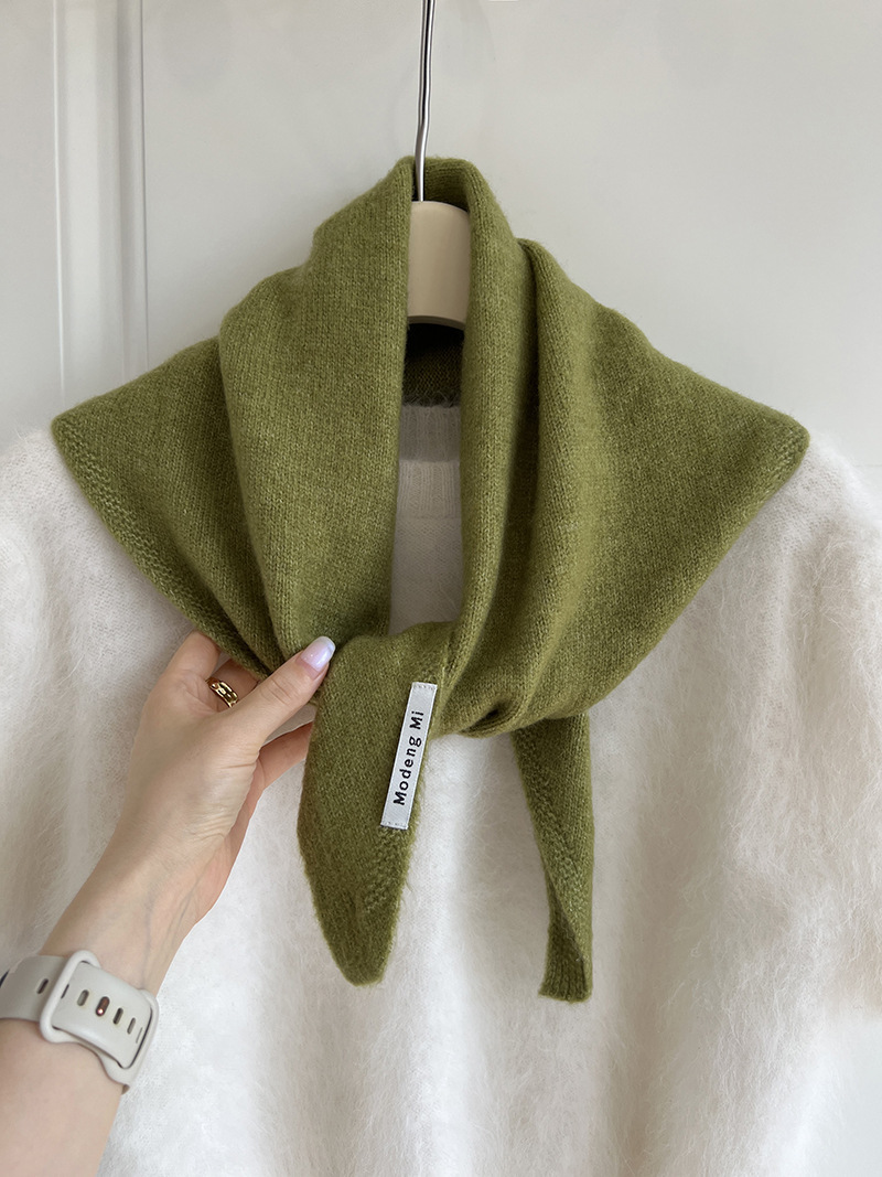 Green Chic Wool Blend Knit Triangle Scarf - Versatile & Warm Fashion Accessory - 105 × 35cm