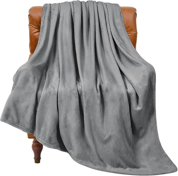 Grey Fleece Blanket for Cozy Comfort and Versatile Home Decor — image 2
