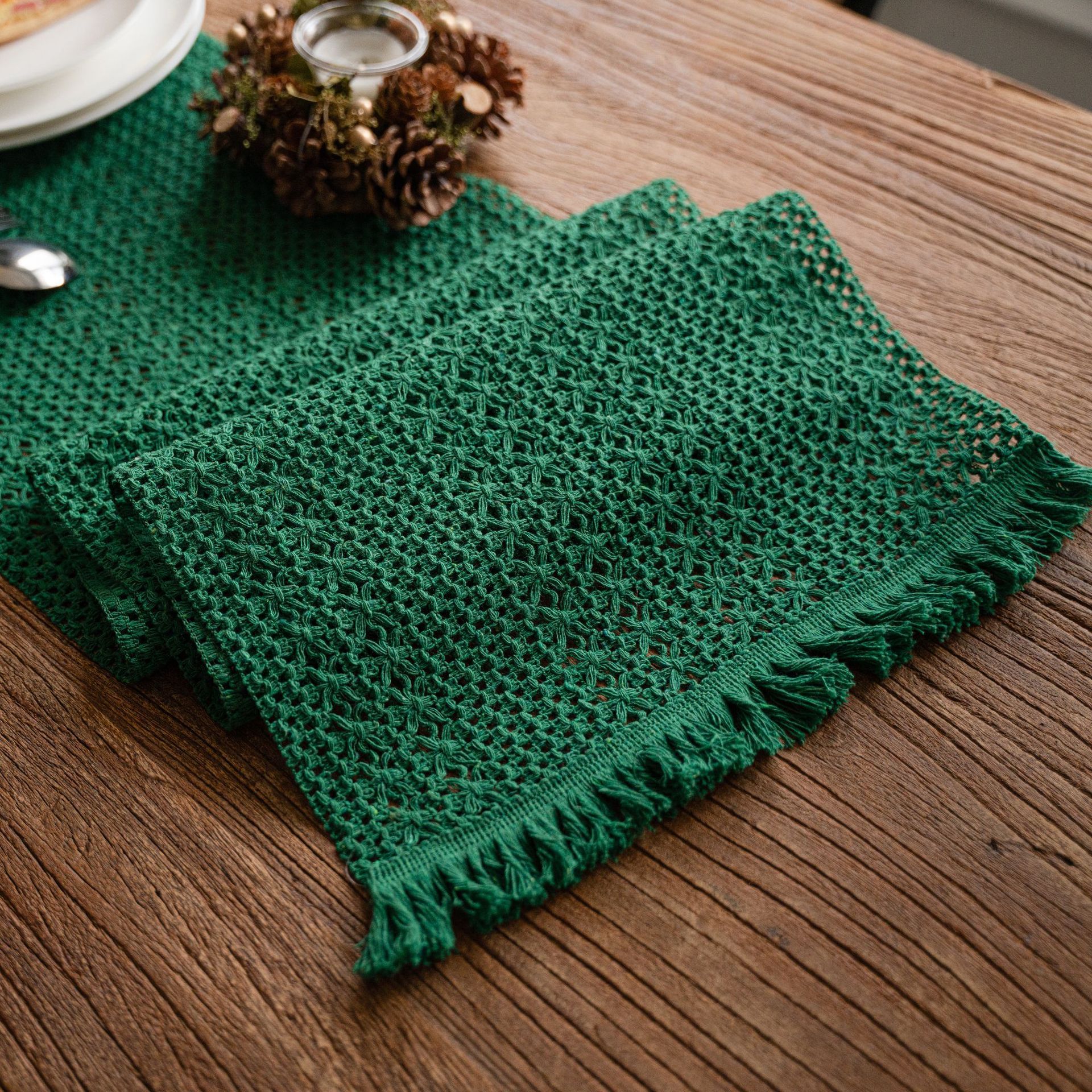 Green Woven Table Runner - 30 x 160 cm Natural Jute and Cotton Rope Table Decor with Tassel Ends for Dining Tables, Kitchens and Seasonal Styling — image 2
