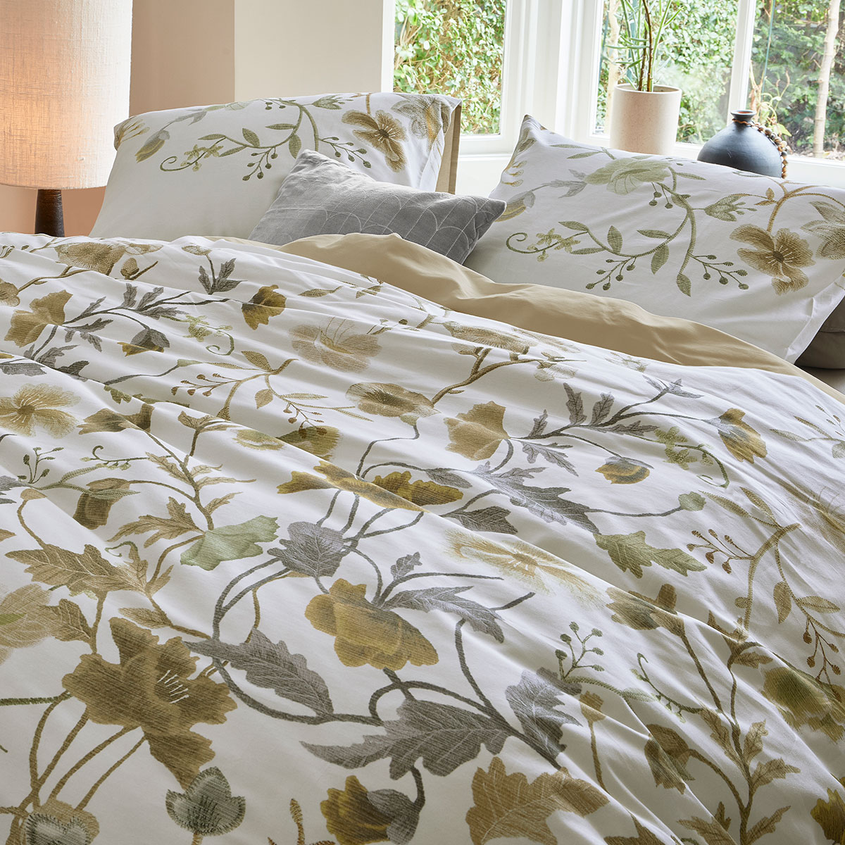 Bedding House Elizabeth White Cotton Sateen Quilt Cover Set King โ image 3