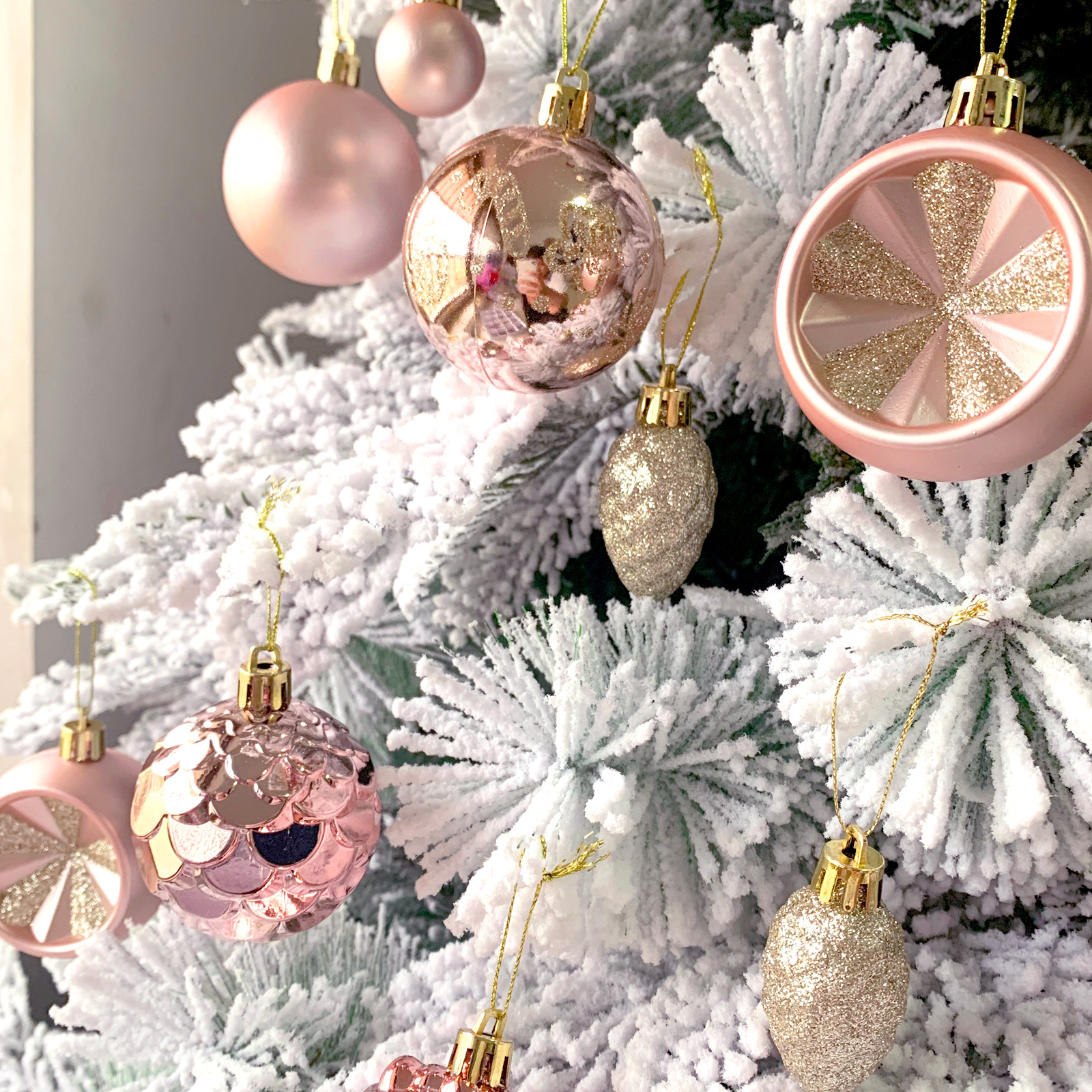 MJXK46-20Y Christmas Decorative Balls Set(24x24x6CM) - Shatterproof Plastic Ornaments with Electroplated & Hand-Painted Finish โ image 4