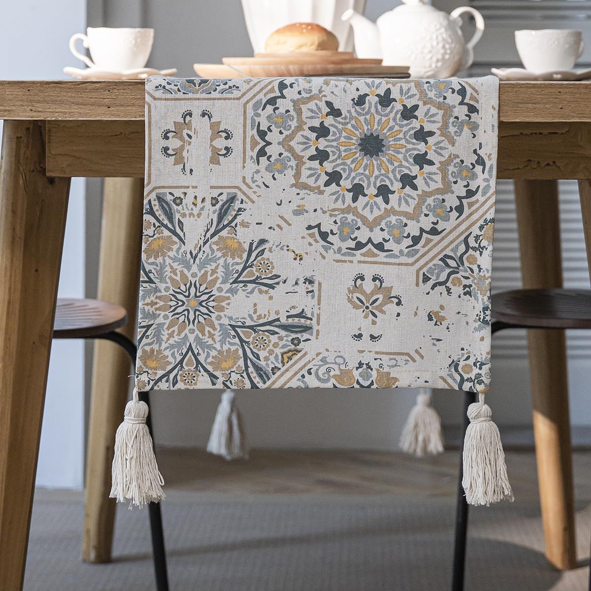 Vintage Tile Print Table Runner with Tassels Farmhouse Rustic Table Runner for Kitchen Dining Party Home Decoration 33*160cm — image 2