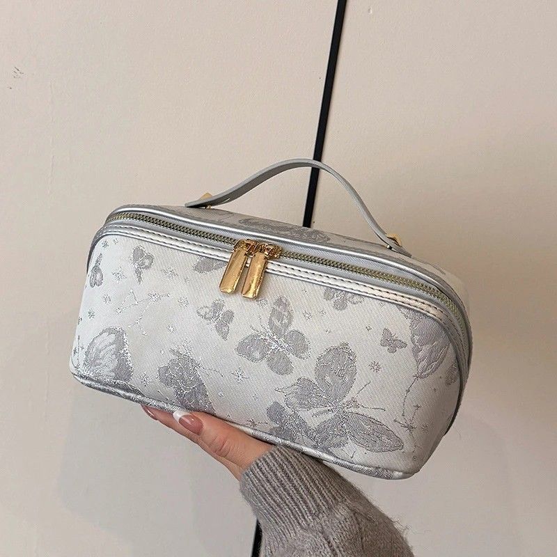 ✨ Large Capacity 3D Makeup Bag | Jacquard Fabric + Metal Zipper | Multi-Compartment Organizer, Fits Full Skincare & Makeup for Commute & Travel!/silver gray
