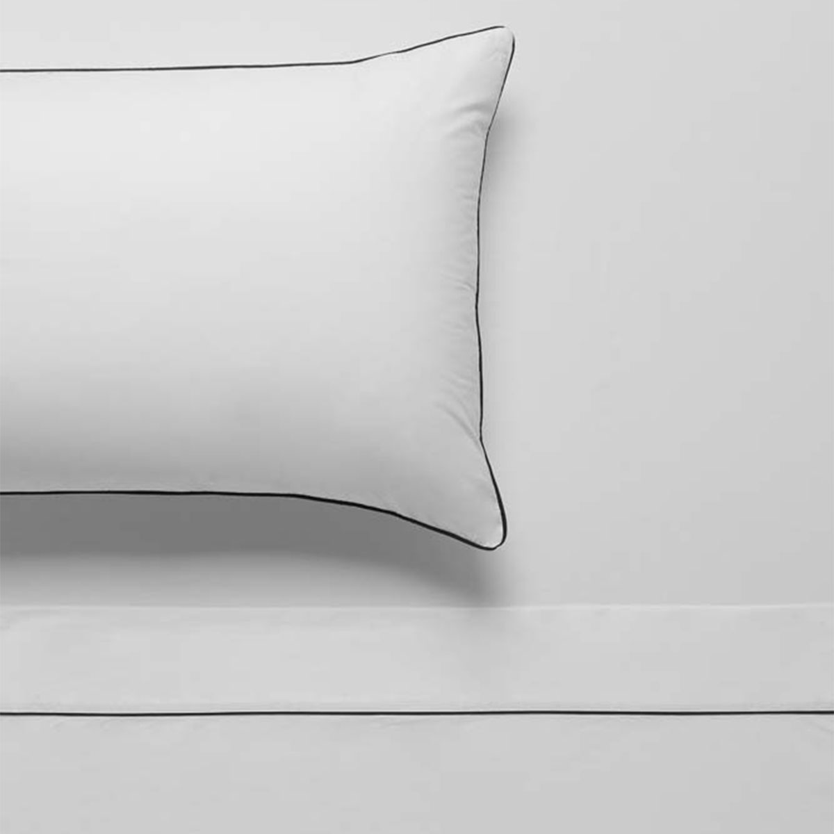 Accessorize White/Black Piped Hotel Deluxe Cotton Sheet Set Super King — image 3